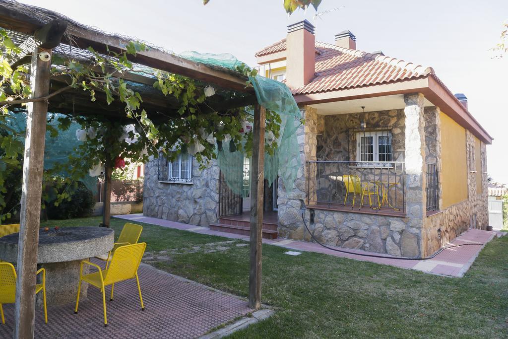 En Casa De Carlos Ortigosa del Monte Exteriör bild