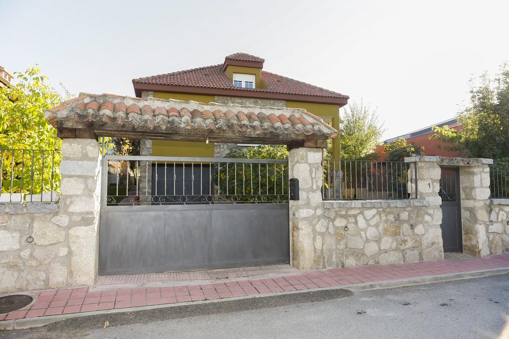 En Casa De Carlos Ortigosa del Monte Exteriör bild