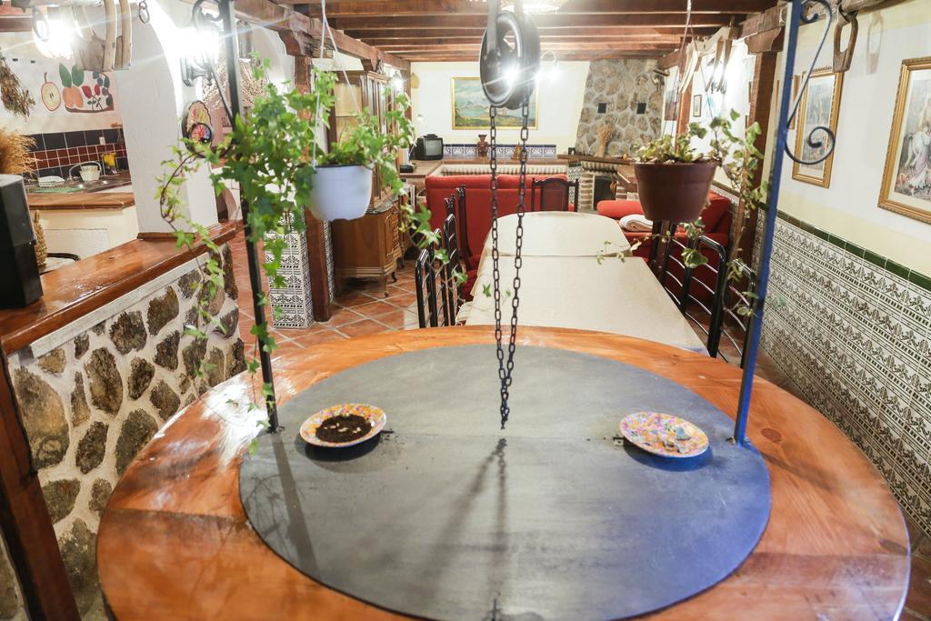 En Casa De Carlos Ortigosa del Monte Exteriör bild