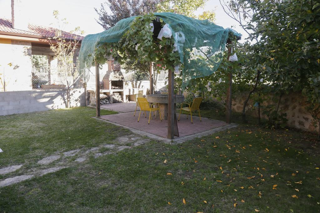 En Casa De Carlos Ortigosa del Monte Exteriör bild