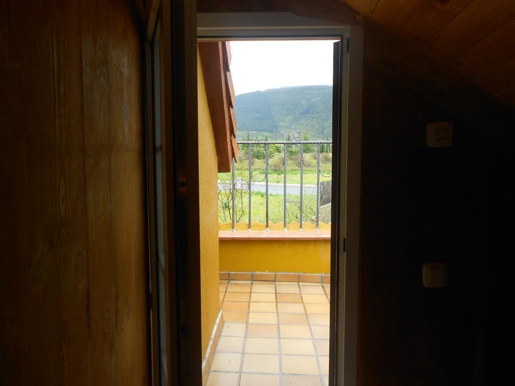 En Casa De Carlos Ortigosa del Monte Exteriör bild
